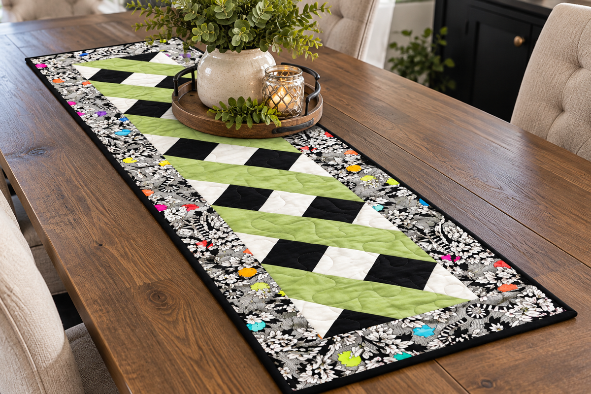 Noah’s Lemurs — Table Runner