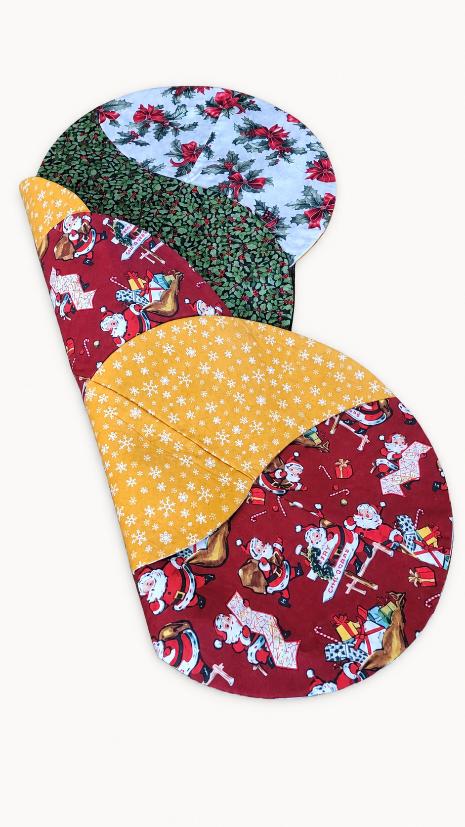Christmas Holly/ Santa–Reversible Twist Table Runner