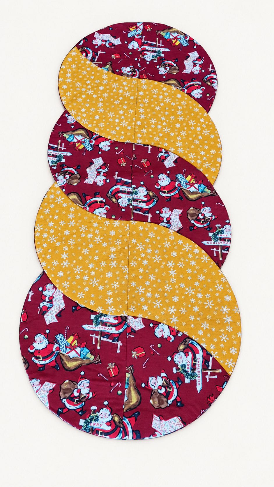 Christmas Holly/ Santa–Reversible Twist Table Runner